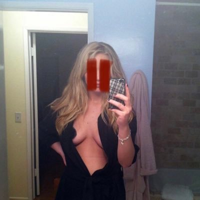 21 yo. Universal Nude seller 🧝🏼♀️ Faut bien payer l’école de journalisme et le loyer
