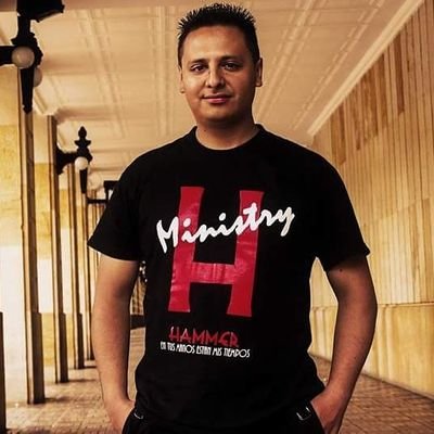 Cantante y compositor, Predicador de la Palabra de Dios.