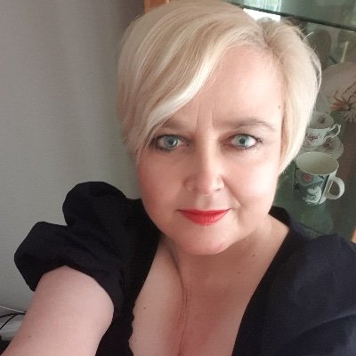 Romance Author penning novels as Arabella Kingsley & YA Romance author, Astor Steele who also sees ghosts when she writes.