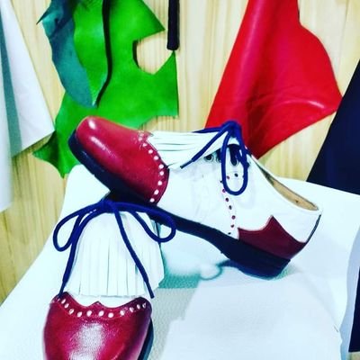 Venta de zapatos de golf , zapatillas de bowling y zapatos de vestir . Tarjetas ,de contado , transferencias bancarias . https://t.co/uC3EN1W508
