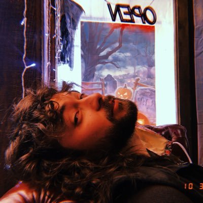 WOXMUSIC's profile picture. Scotch and nicotine.