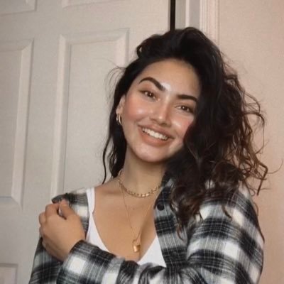 heyitsfariaa's profile picture. 