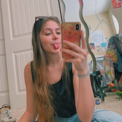 vree_nicole's profile picture. she/her 🧚🏼