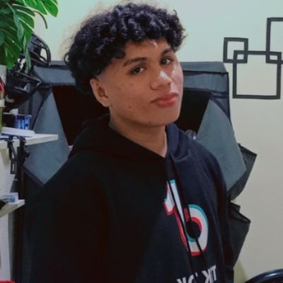 Still active, just busy in college fr
Subscribe & add me on snap: elamigo_el
Tiktok | Instagram: itxkyler
Click the link below for my social links
