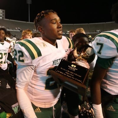 Damarie Windham West Jones High School 2021👨🏽🎓 Football🏈#22 5’11 LB Sc:Mariethakid IG:Mariethakid windhamdamarie@gmail.com
