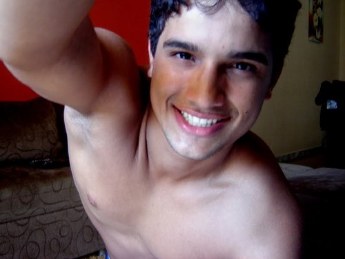 sou legal,sincero,alegre e simpático ;D

meu orkut ~ http://t.co/qM5xDMoP8Q