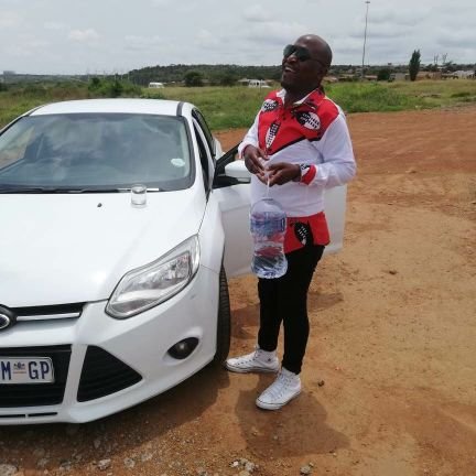 juscares's profile picture. 