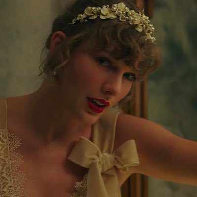 18 • art student • isn't it just so pretty to think, all along there was an invisible string tying taylor to me? • long live & you are in love supremacy