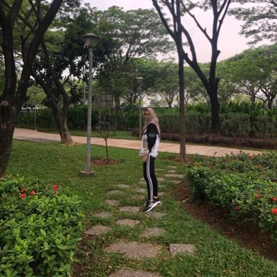 isabellaayu's profile picture. People who don't accept you for who you are, aren't worth knowing anyway