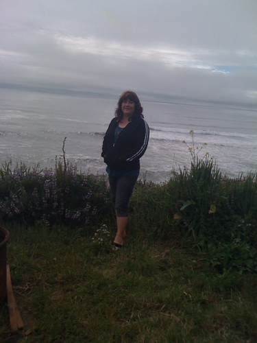 N Cali girl (at heart); Mom of 1 adult son; Love my family; Food-espcailly good for me food; the San Jose Sharks and am looking for my next wonderful career!