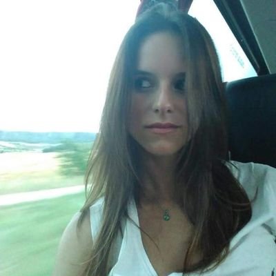 Más guionista que periodista. I+D audiovisual porque no puedo parar de crear. Series documentales, programas, podcasts o lo que surja.