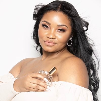 💄Founder & CEO |@viebeautyx Licensed Esthetician ⁣ 🖊 SCIENCE creative⁣ #STEM⁣⁣ Press: @vogue @hellobeautiful @sheenmagazine @beautyindie_