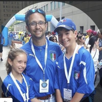 AnicioD's profile picture. Family, food, soccer, piano and now guitar...in that order!