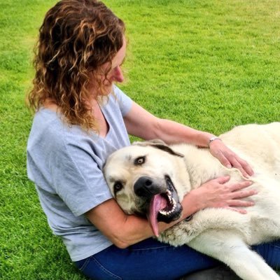 Jo (a keeper, bibliophile, biophiliac & cynophilist) with awesome Abla, wacky Wally, spoilt sheep & cheeky chooks FB/bsky @callissclan Insta/Thds @calliss_clan