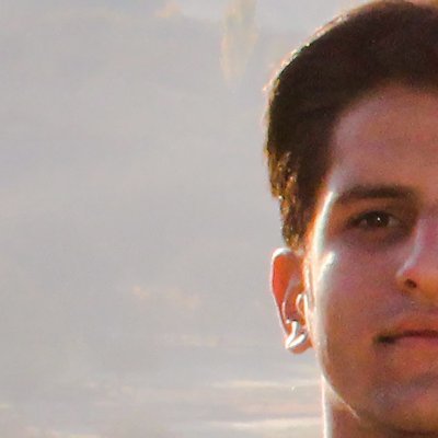 یک قلم شکسته دیوانه که می نویسد برای آوردن لبخند یا گفتن حرف دل