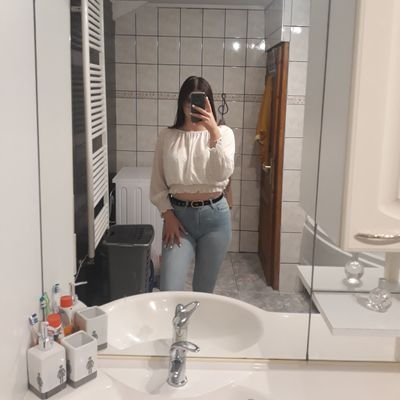 __assf's profile picture. Be your own queen.