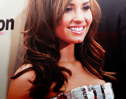 I'm jessica & im new to twitter. i love demi lovato!