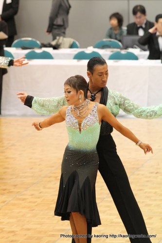 北海道 札幌市北区新琴似ユニバーサルダンススタジオで社交ダンスインストラクターをしています。  #タキシード社交男子®　です。

#タキシード社交男爵　にするかも。