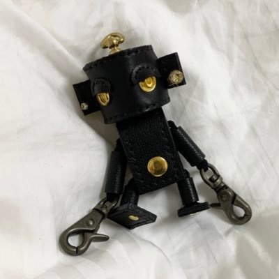 白紙 Gami Paul Smithペンケース とてもコンパクトで最近はずっとこれを使っています レグノとケリーを使ってます 主にレグノかな ボルボペンケース Sub 一年以上使い込んだので今はサブとして使っています 学校使いです 筆箱紹介 Paulsmith