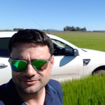 apasionado por el agro, técnico padre, socio de AApresid, bostero y trabajo de lo que me gusta, comercial en agropack insumos, socio en fertisiembras Tandil sa.
