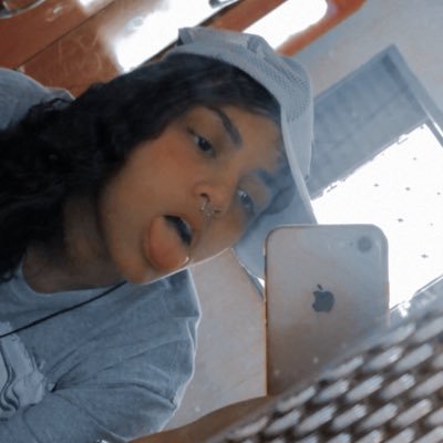 karolzi72267933's profile picture. 