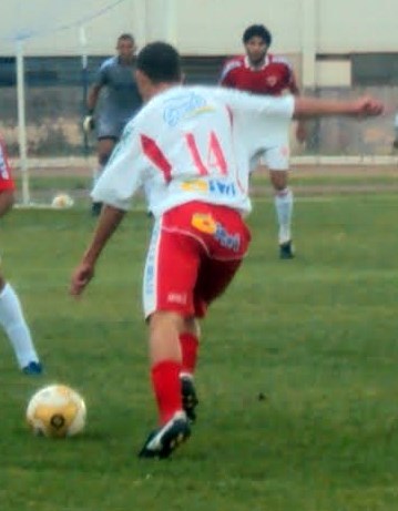Nasci em julho de 1991, Catolico, e mais um amante do futebol! sempre com as dificuldades mais o sorriso no rosto estampando a felicidade exalando