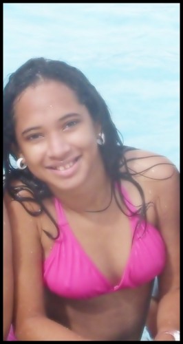 Sou Uma Menina Lindah ' Divertida ' Sincera ' 
E Se Quiser Saber Mais Me Conheça Melhor !