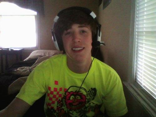 tcgpwns's profile picture. a Big time Gamer...