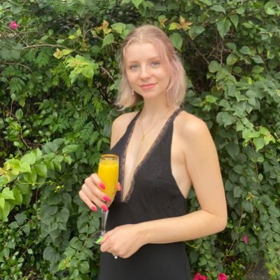 Averyhalll's profile picture. 