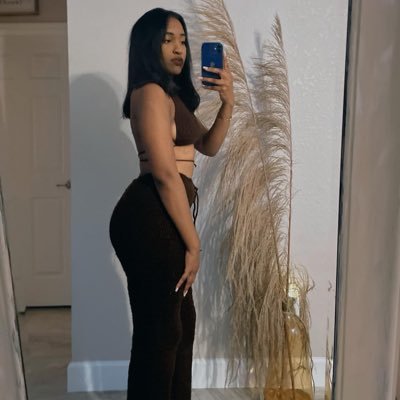 Talk like she got the Juicee and the squeeze .. I’m an interior designer, I’ll get you right. book me