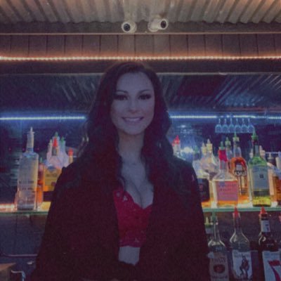 savannaT13's profile picture. Just like a country breeze that soothes my weary soul🌻