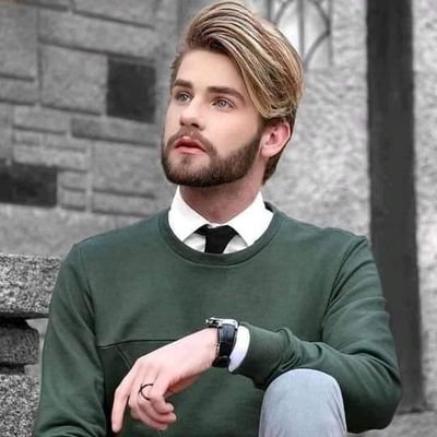 تـأتين على شـكل هدنـة
وترحـلين علـى هـيئة حـرب
أي قـلب تملكٍين💔