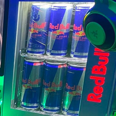 cvqnCj9022AtdN2's profile picture. 食べ物より飲み物の方が大好きな社長です！欲しい方に現金プレゼント企画します