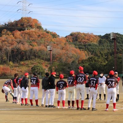 拠点場所 大阪 (柏原) 現メンバー15人 (大学生&社会人)初心者もいてますがみんなでワイワイ仲良いチームです！チーム作りたてで試合数もまだまだですがお誘いお待ちしております。 練習試合、合同練習 気軽にDMください！ 選手&マネージャー募集しております！初心者の方も練習からでいいのでぜひ良ければDM来てください！