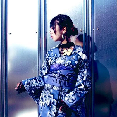 着物デザイナー石川成俊が新しい日本の美を追求するブランド、ロンドン V&A museumにオリジナルデザインの着物等一式が永年収蔵される(Kimono:Kyoto to Catwalk展にて一般公開) https://t.co/8ufbMAzTGU https://t.co/jV51K72ANW