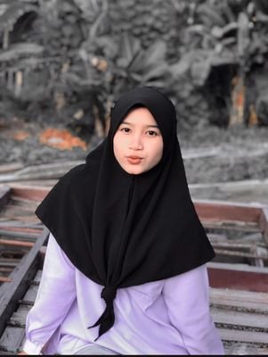kPwJMnxkWFyVygo's profile picture. alone