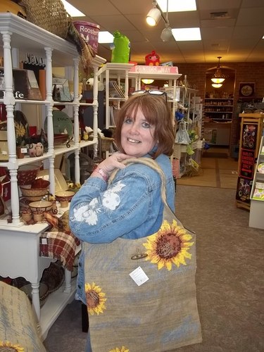 master gardener, master canner, master junker, master (mistress) of my universe! Blogger https://t.co/QFg61fRXsr