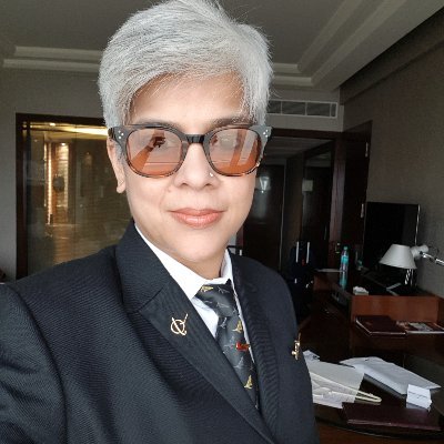 Life experiences and meaningful exchanges shared by a lady captain with an evolving mind and a large heart!