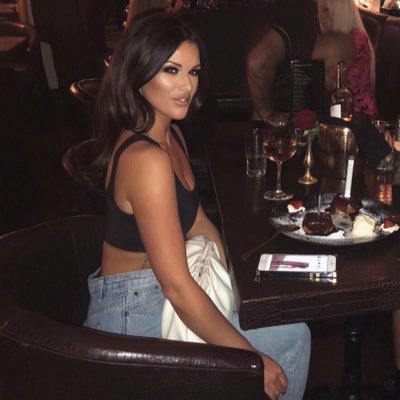 LucySianDannahy's profile picture. خودت بساز