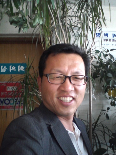 세살늦둥이 아들의아빠/무언가 새로운걸 배워보고픈 철없는어른/아메리카노를 무척 좋아하는 ....그런/