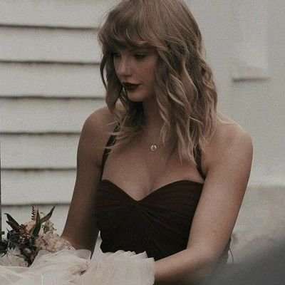 tis the damn season~~ ♡
taylor need to stop releasing albums when im sleeping 😭🥲