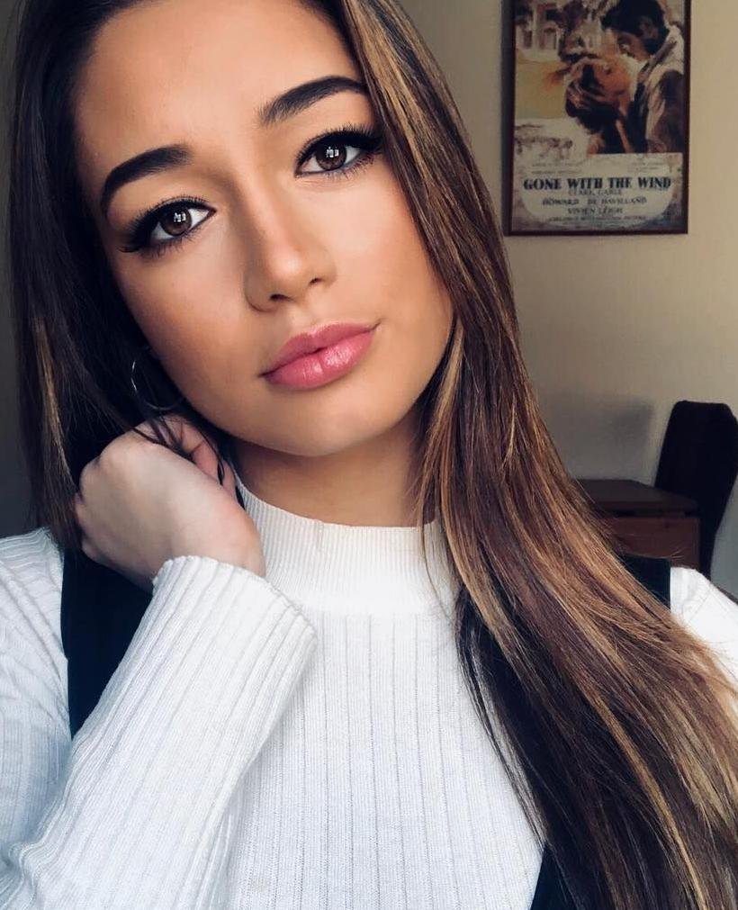 Do you want to get my hottest photo? Follow me quickly, and I´ll send it to your Direct 💘👄😋