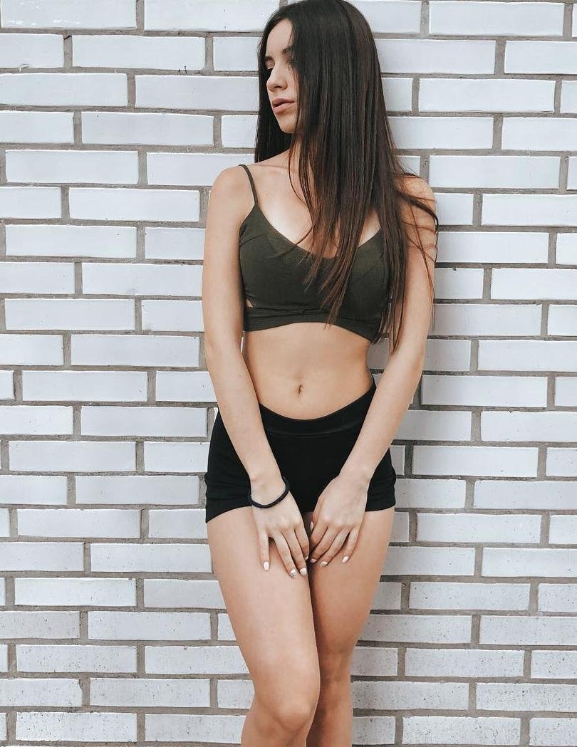 Do you want to get my hottest photo? Follow me quickly, I´ll send it to your Direct 😍👗🍑