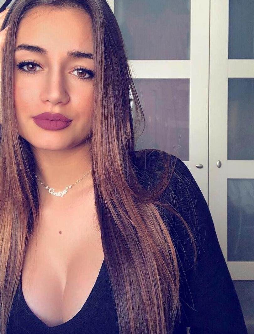 Sexy girl is looking to meet new people.Follow me and you´ll receive my hot photos in Direct 😜💝💘