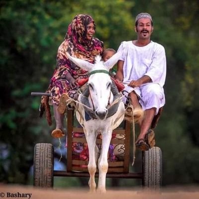 إياك والتأخر عن الصلاة،
إذا سمعت الأذان ؛
ألقِ قلمك، اختم الاجتماع، إنهِ الجلسة ،
انتهى الأمر، الله أكبر من كل شيء ،
وصلِِّّ بخشوع فكل ما ينتظرك أقلّ