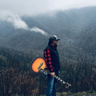 Clint is a country music artist from the outskirts of Jacksonville FL who brings backwoods style to traditional country https://t.co/hX4k6VctXJ