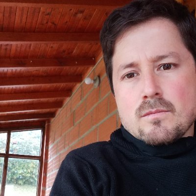 Niño Ituanguino, apenado por no volver a ver sus montañas, agradecido por lo vivido allí, Medellinense para hacerme profesional y Guarneño de residencia.