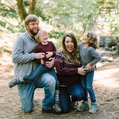 emilyelias's profile picture. 