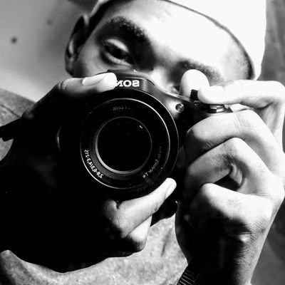 MimbKam's profile picture. Designer graphique , digital marketer , illustrateur , j'aime la programmation, l'univers créatif des NTIC et le digital ,un autoditacte 🇨🇲  👨🏾‍💻👨🏾‍🎨.