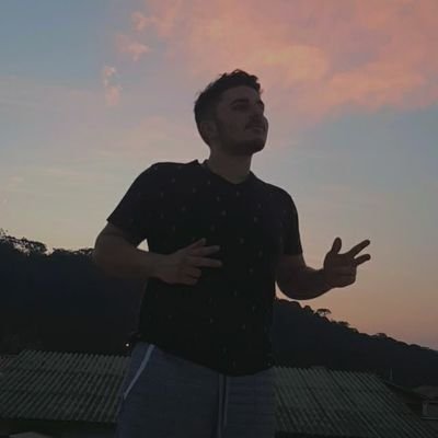 uma pessoa muito além  do que se vê aqui.👽